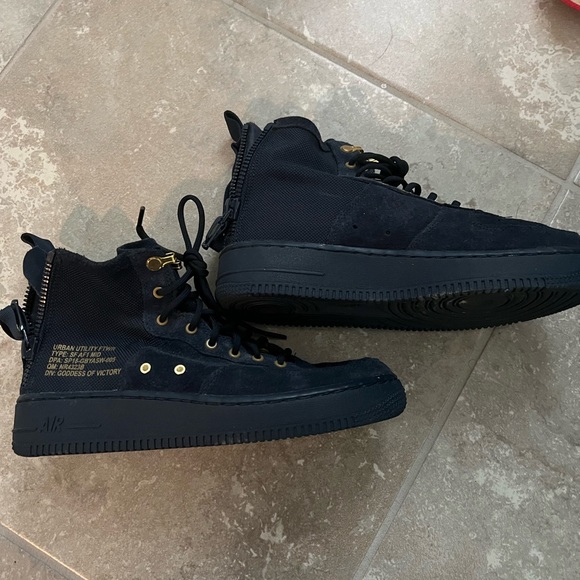 Nikes - Picture 1 of 2